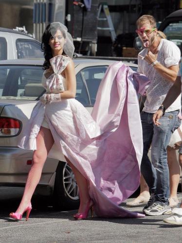 Katy-Perry-Hot-n-Cold-BTS-022