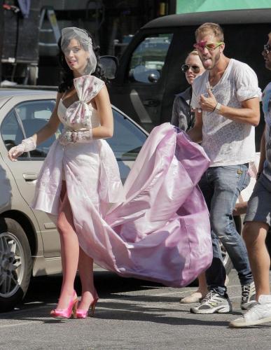 Katy-Perry-Hot-n-Cold-BTS-029