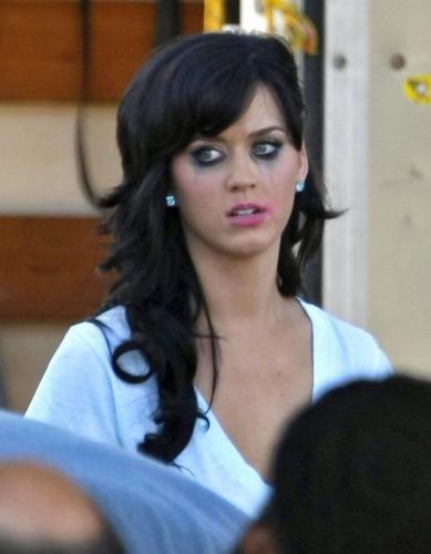 Katy-Perry-Hot-n-Cold-BTS-042