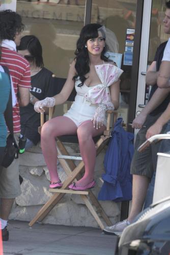 Katy-Perry-Hot-n-Cold-BTS-045