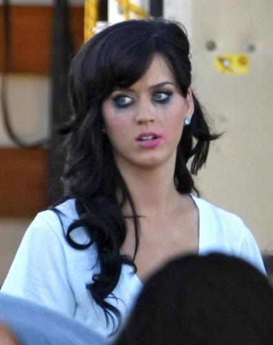 Katy-Perry-Hot-n-Cold-BTS-058