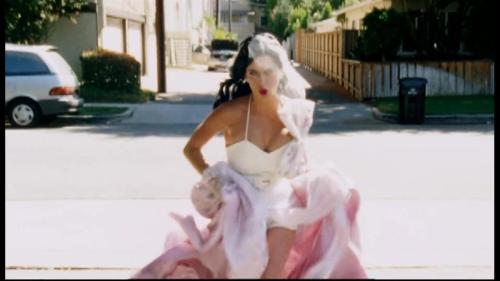 Katy-Perry-Hot-n-Cold 053