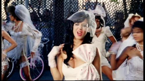 Katy-Perry-Hot-n-Cold 123