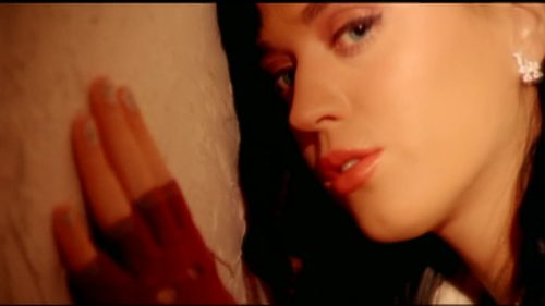 Katy-Perry-I-Kissed-a-Girl 070