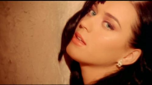 Katy-Perry-I-Kissed-a-Girl 073