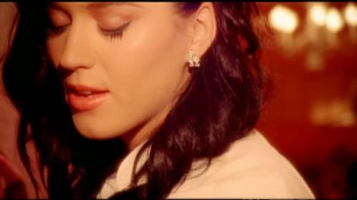 Katy-Perry-I-Kissed-a-Girl 075