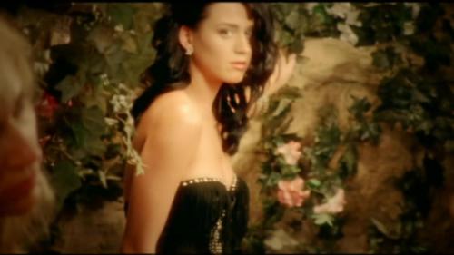 Katy-Perry-I-Kissed-a-Girl 101