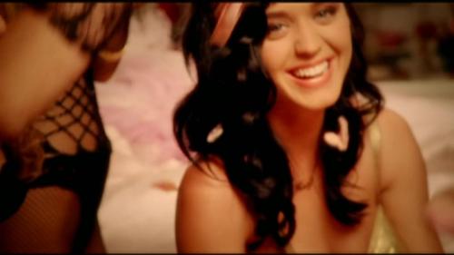 Katy-Perry-I-Kissed-a-Girl 125