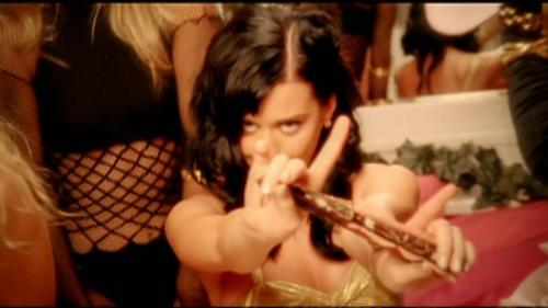 Katy-Perry-I-Kissed-a-Girl 140