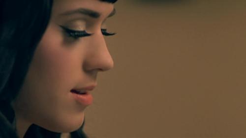 Katy-Perry-Thinking-of-you 005