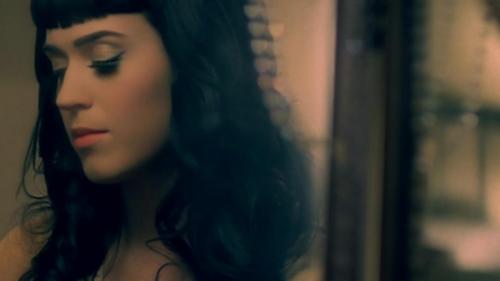 Katy-Perry-Thinking-of-you 012