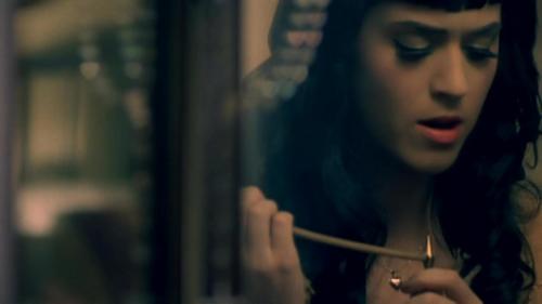 Katy-Perry-Thinking-of-you 025