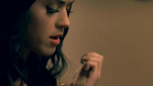 Katy-Perry-Thinking-of-you 026