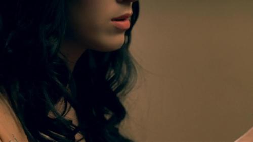 Katy-Perry-Thinking-of-you 028