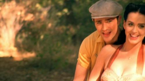 Katy-Perry-Thinking-of-you 032