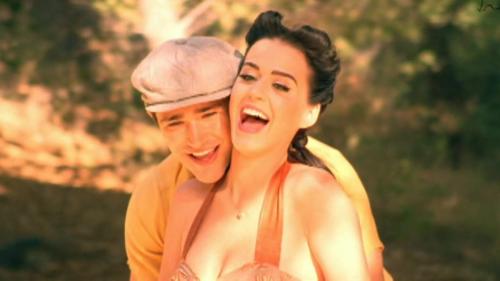 Katy-Perry-Thinking-of-you 033