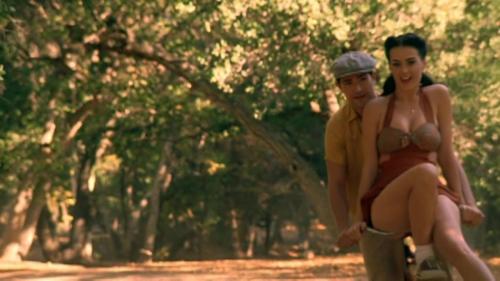 Katy-Perry-Thinking-of-you 036