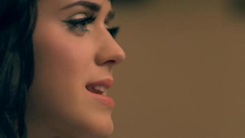 Katy-Perry-Thinking-of-you 045