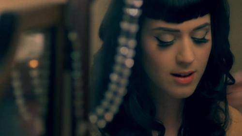 Katy-Perry-Thinking-of-you 053