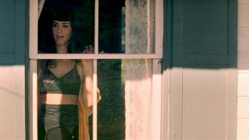 Katy-Perry-Thinking-of-you 061