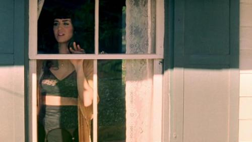 Katy-Perry-Thinking-of-you 062