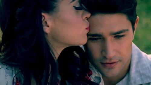 Katy-Perry-Thinking-of-you 073