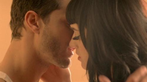 Katy-Perry-Thinking-of-you 080