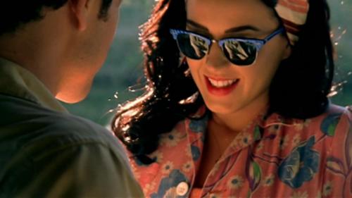 Katy-Perry-Thinking-of-you 085