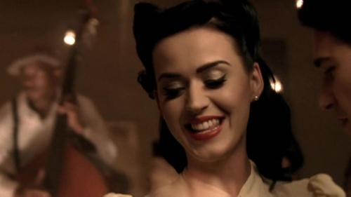 Katy-Perry-Thinking-of-you 098