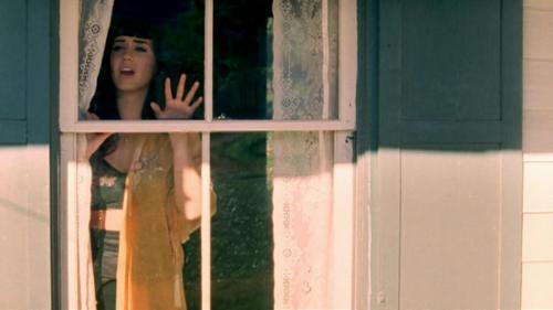 Katy-Perry-Thinking-of-you 099