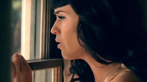 Katy-Perry-Thinking-of-you 109