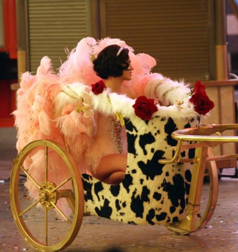 Katy-Perry-Waking-up-in-Vegas-BTS-001