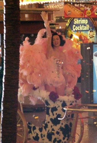 Katy-Perry-Waking-up-in-Vegas-BTS-002