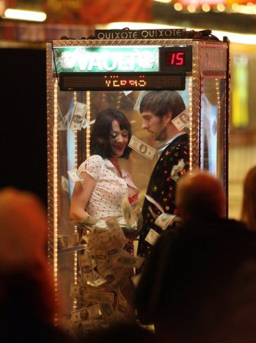 Katy-Perry-Waking-up-in-Vegas-BTS-005