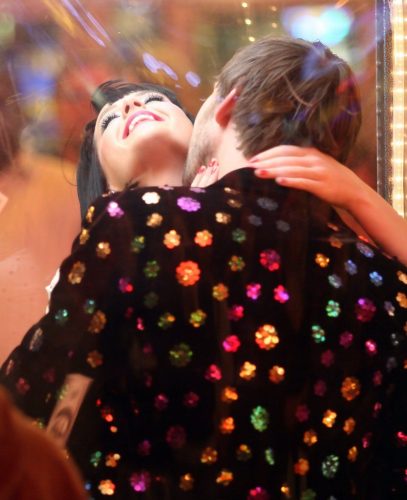 Katy-Perry-Waking-up-in-Vegas-BTS-007