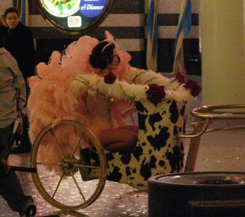 Katy-Perry-Waking-up-in-Vegas-BTS-008