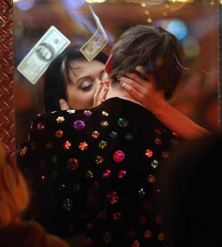 Katy-Perry-Waking-up-in-Vegas-BTS-012