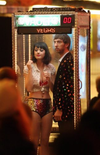Katy-Perry-Waking-up-in-Vegas-BTS-013