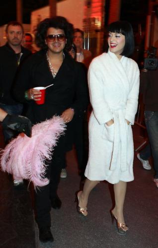 Katy-Perry-Waking-up-in-Vegas-BTS-014