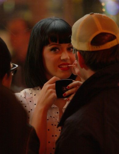 Katy-Perry-Waking-up-in-Vegas-BTS-020