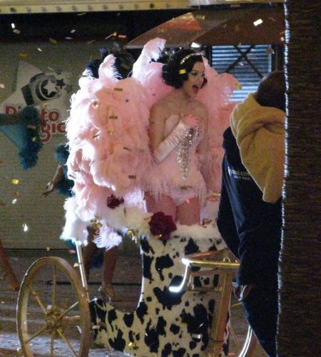 Katy-Perry-Waking-up-in-Vegas-BTS-025