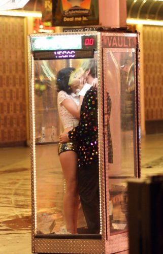 Katy-Perry-Waking-up-in-Vegas-BTS-028