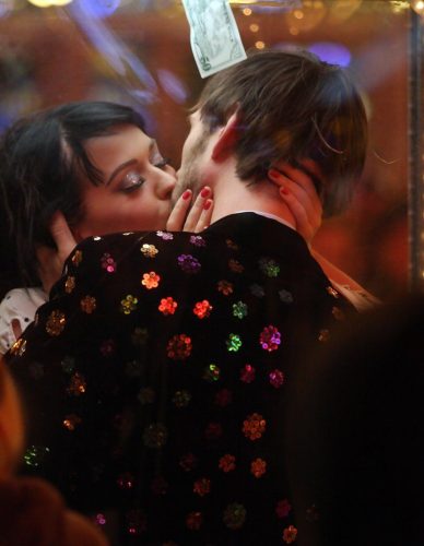 Katy-Perry-Waking-up-in-Vegas-BTS-038