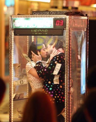 Katy-Perry-Waking-up-in-Vegas-BTS-040