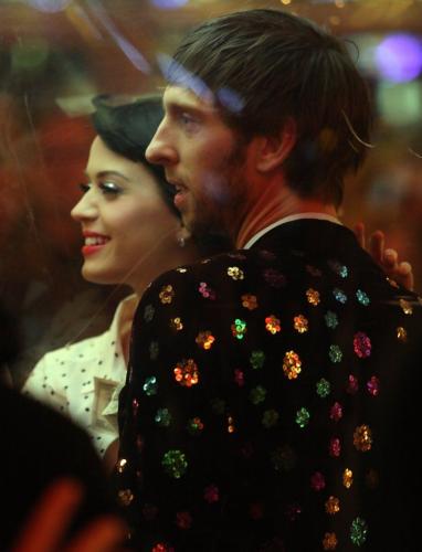 Katy-Perry-Waking-up-in-Vegas-BTS-041