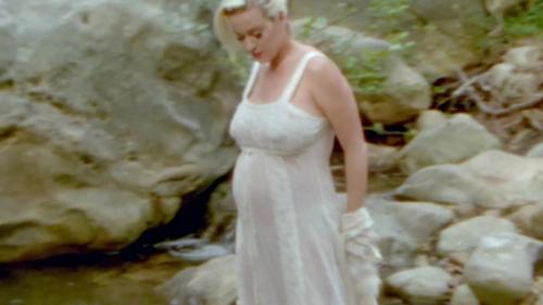 Katy-Perry-Daisies-050
