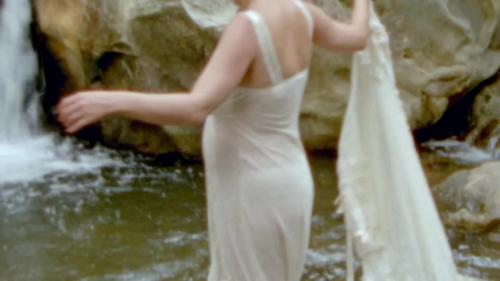 Katy-Perry-Daisies-051