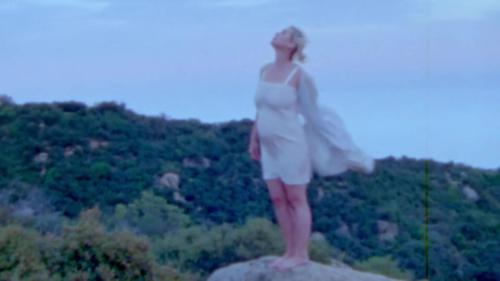 Katy-Perry-Daisies-060