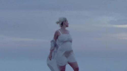 Katy-Perry-Daisies-062