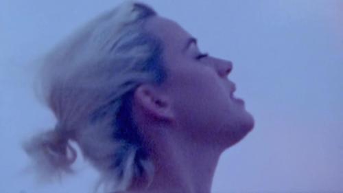 Katy-Perry-Daisies-086